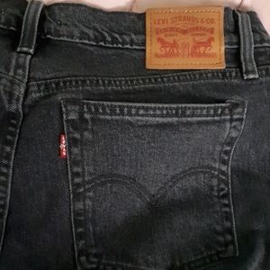 Levi’s • Mom Jean High Rise Wedgie Fit